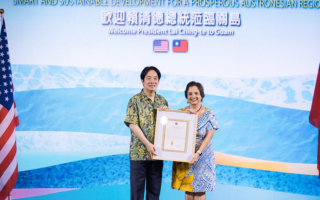 台海局势升温之际 上任6年的关岛总督首度访台