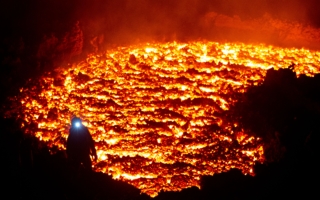俄罗斯8.8强震后 欧亚大陆最高火山喷发