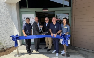 尔湾市启动独立图书馆系统 两馆同日剪彩