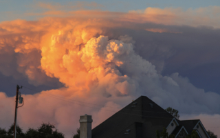 大峡谷野火失控 火积云滚滚遮天 视频曝光