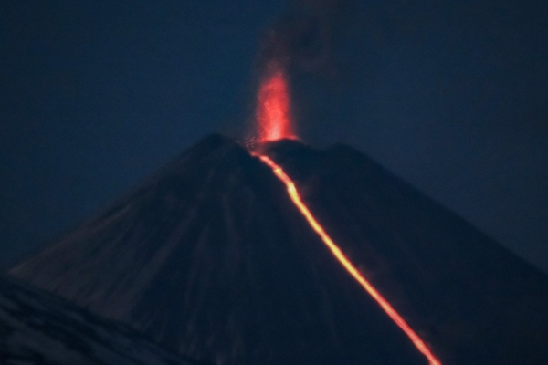俄强震酿“火山大游行”堪察加七火山齐喷发