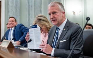 美议员:美国应主动出击 反制中共跨国镇压