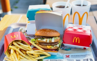 麦当劳火山奶昔登场 限时搭配经典麦克鸡块