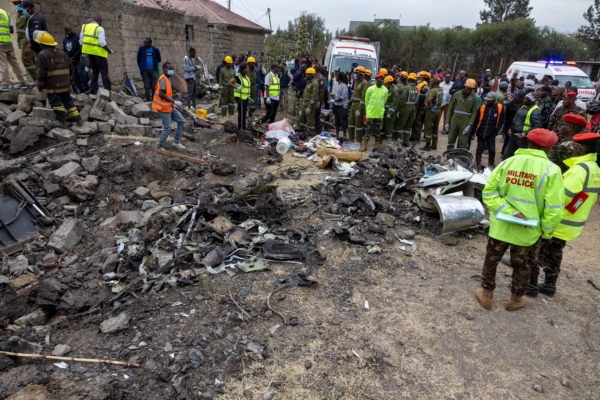 肯尼亚小型医疗飞机居民区坠毁 6死2重伤