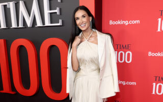 不满阿汤哥拿奖 摩尔为患病前夫布鲁斯发声