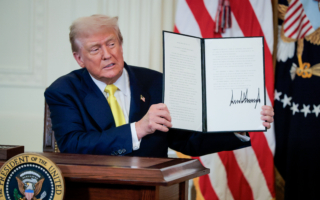 川普下令 禁银行基于政治或宗教原因拒服务