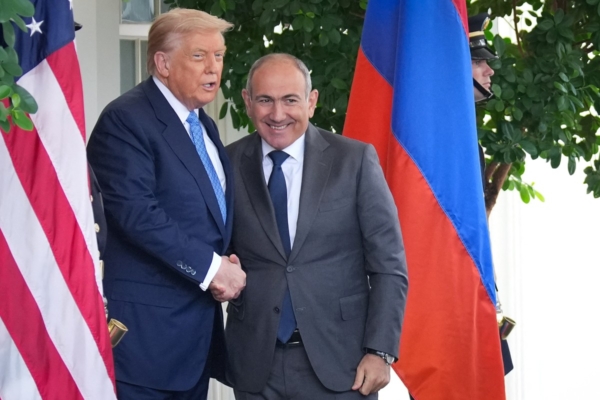 川普会见阿塞拜疆和亚美尼亚领导人