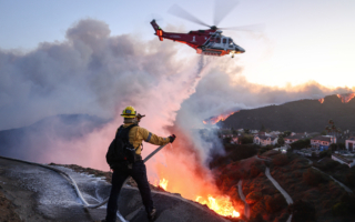 洛杉矶大火1亿善款花哪 国会议员要求调查