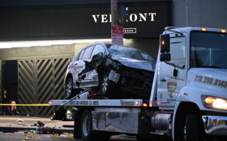 洛杉矶汽车冲撞人群酿31伤 司机遭枪击