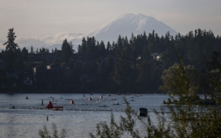 华盛顿州瑞尼尔山下发生数百次小地震