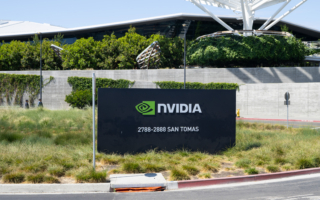 英伟达与AMD在华AI芯片收入须缴15%予美国