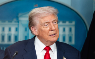 川普:俄乌须交换土地才能换和平