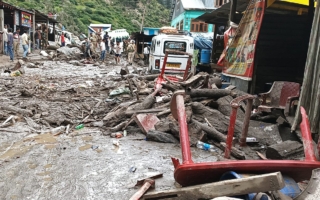 印度克什米尔突降暴雨 46死逾200人失踪