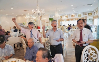 庆祝空军节 大鹏联谊会聚餐开心爆棚