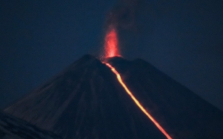 俄强震酿“火山大游行”堪察加7火山喷发