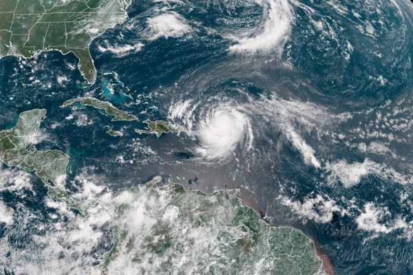 “艾琳”增为5级飓风 预计下周覆盖面将加倍