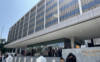 美移民局洛杉矶办重开 合法移民谴责暴力