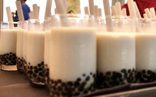 江西蜜雪冰城奶茶未开封惊现蟑螂 再登热搜