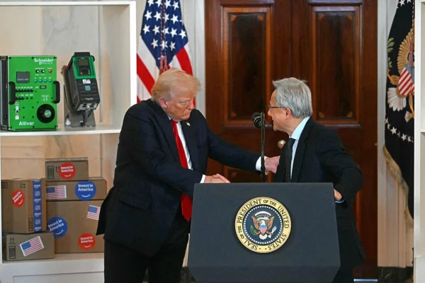 美民主党六议员促川普撤回对华芯片交易