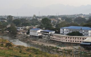 被女友以10万元卖到缅甸 广东小伙耳朵被打聋