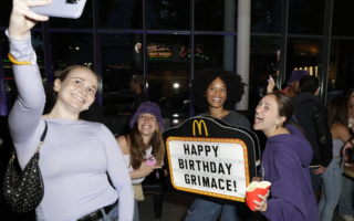 友情太花钱 研究：44%年轻人放弃大型聚会