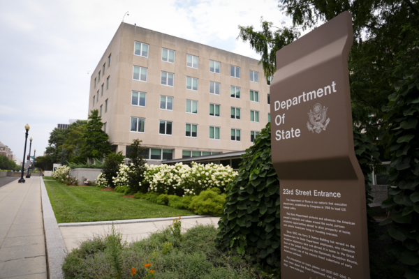 美暂停津巴布韦签证审理 8月7日生效