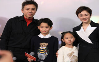 孙俪晒与儿子背影合照 直白配文引网友夸赞