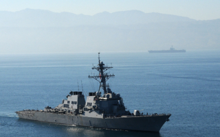 美驱逐舰罕见现身南海黄岩岛 引发美中交锋