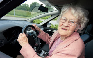 劝年长者放弃开车? 劝说要有技巧