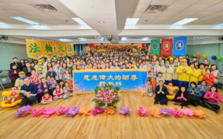 61国法轮功学员恭祝李洪志师父新年好