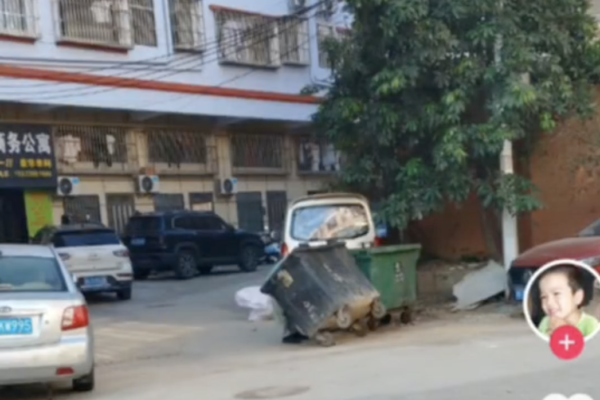 广东街头一垃圾桶20分钟被翻三遍 网民心酸