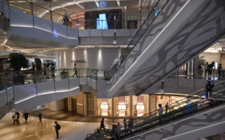 武汉“五一”沉寂 婚庆业萧条 国企关店