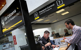 一中国学生遭美国海关盘问 随后被遣返