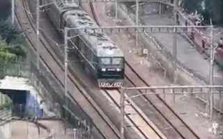 金正恩带女儿坐慢火车访华 绿色专列里都有啥