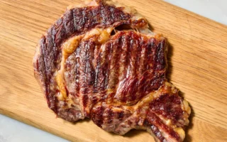 手把手教你烤出最鲜嫩多汁的肋眼牛排