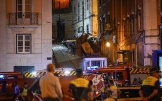 葡萄牙缆车脱轨致17死 全国哀悼