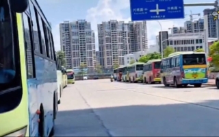 广东兴宁数百公交车司机罢运 讨补贴款