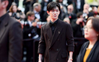 易烊千玺自曝身体吃不消 宣布巡回演唱会收官