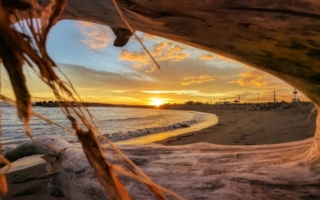 组图：高雄林园月牙湾的火烧云和迷人夕阳