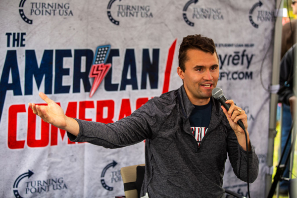 查理·柯克的校园辩论及对话如何赢得人心