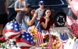 伦敦大型集会上 柯克被誉为伟大人物