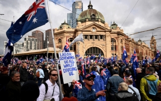 “反对大规模引进移民” 澳各地爆发游行抗议