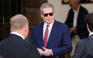 美中首日会谈历时6小时 聚焦经贸和TikTok