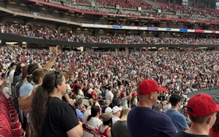 【现场直击】柯克追悼会 场内外人山人海