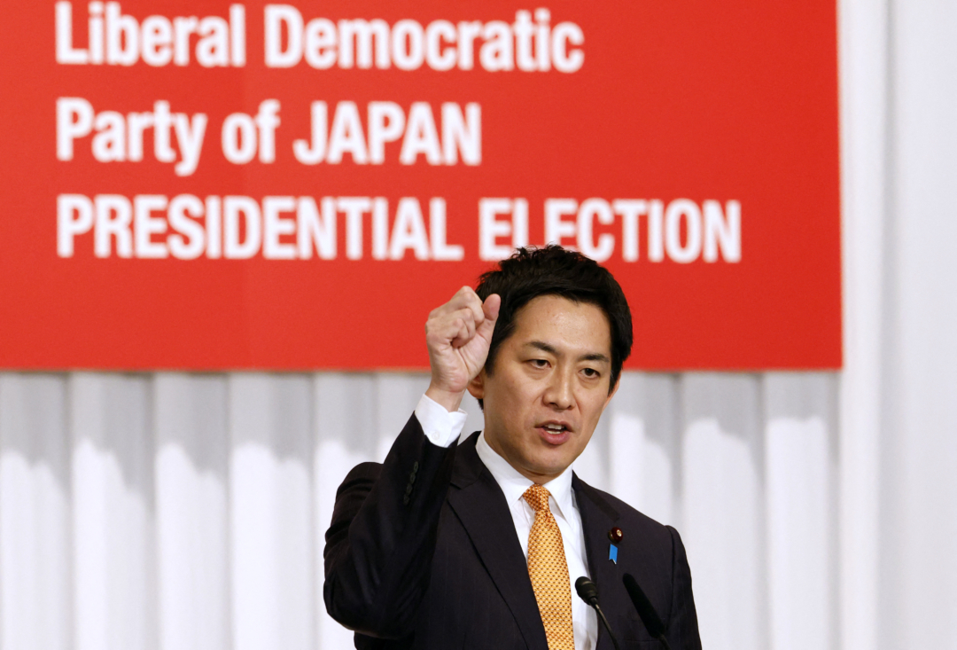 2025年9月22日，日本前经济安保相小林鹰之在东京出席自民党总裁选举启动造势，发表竞选演说。 (FRANCK ROBICHON/POOL/AFP via Getty Images)