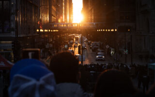 美国“芝加哥悬日” 一年两次的奇景