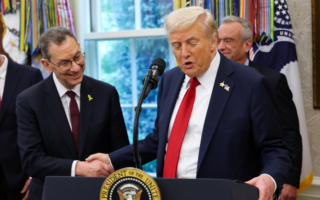 药业巨头纷纷在美降价 面向患者直销药品