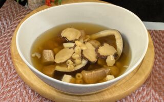 【梁厨美食】虎乳菌川贝瘦肉汤～清甜滋补！