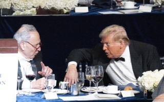 川普赞舒默支持临时支出法案 避免政府关门