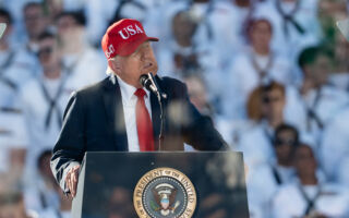 高市早苗胜选 川普祝贺日本选出首位女首相